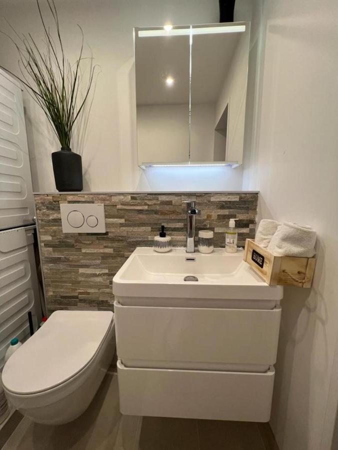 Stylish 1-Bedroom Condo Close To Exhibition Square Basel Exterior foto